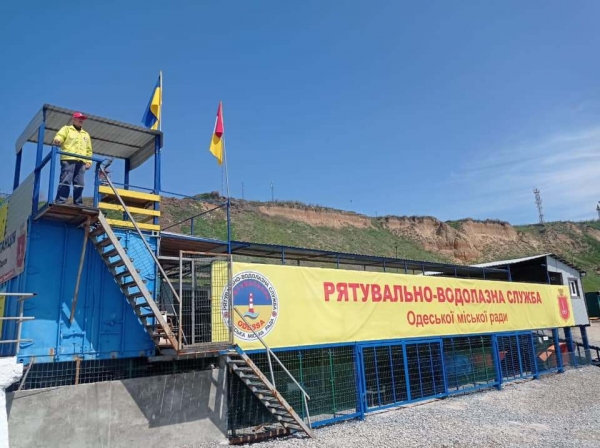 В Одессе стартовал курортный сезон: на пляжи вышли спасатели. Фото
