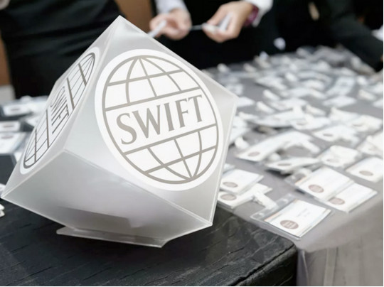 Росія втратить до 10% ВВП при відключенні від SWIFT, — Савченко