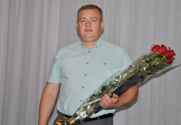 Начальнику Одесского СИЗО назначили 60 часов общественных работ за попытку пописать на полицейских