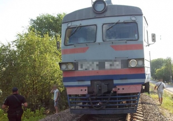 Самоубийство: в Затоке парень лег головой на рельсы поезда