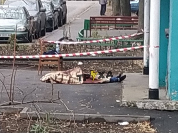 В Харькове девушка сорвалась с 9 этажа во время мытья окон