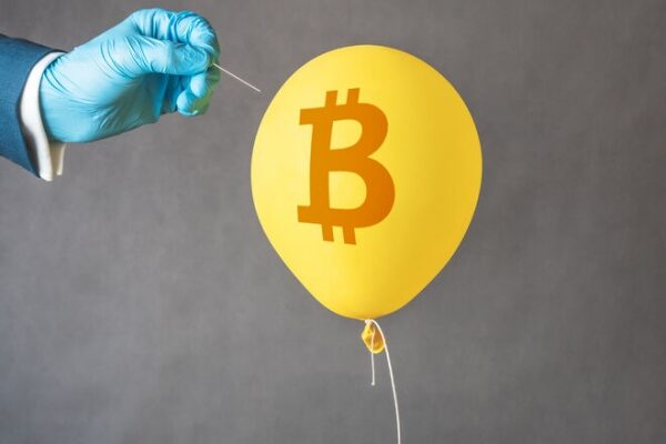 Обвал криптовалют к новым минимумам: инвесторы спешат зафиксировать прибыль
Обвал криптовалют к новым минимумам: инвесторы спешат зафиксировать прибыль