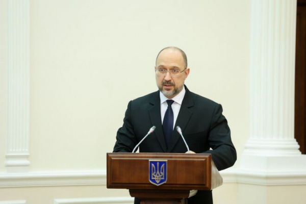 
Вино, запонки, ручки и монеты: какие подарки государству получал Шмыгаль в 2021 году
