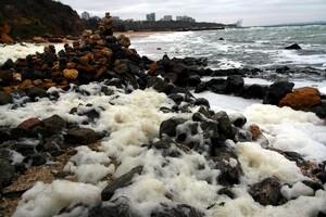 Морское капучино: одесское побережье укрыла удивительная пена