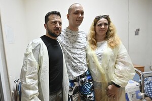 Зеленский в Одессе вручил награды военным и медикам, а также посетил госпиталь 