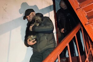 Из-за атаки беспилотников в Одессе пострадало общежитие (фото, видео)