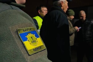Из-за атаки беспилотников в Одессе пострадало общежитие (фото, видео)