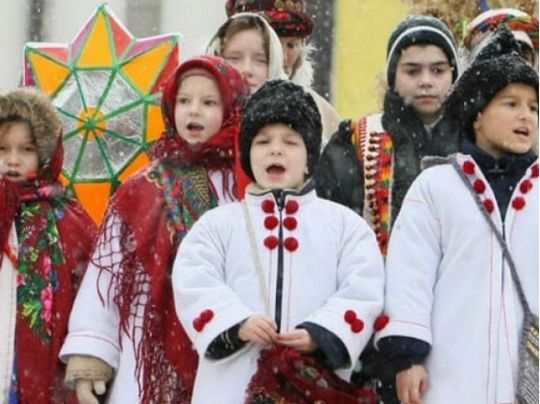 Перший день Нового року: як на свято Василя в давнину зустрічали посівальників, виконували «ритуальну крадіжку», лякали дерева і «гріли предків»
