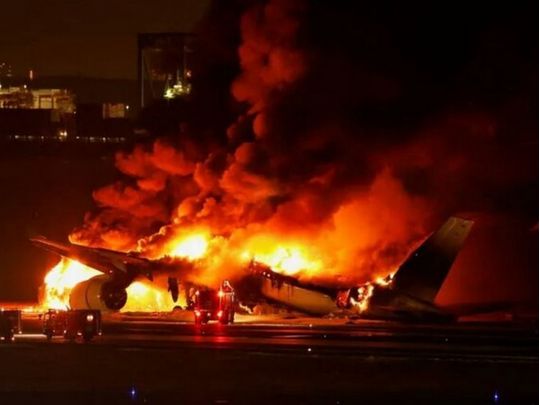 В аеропорту Токіо зіткнулись два літаки: є загиблі