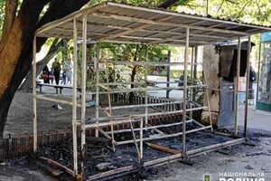 В Одессе пьяный мужчина поссорился с приятелем и поджег чужой киоск