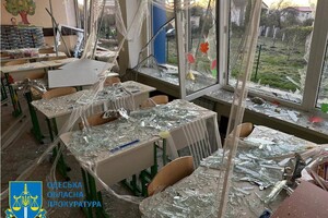 Погибший, возгорание газовых труб и пврежденная школа: последствия ночной атаки дронов в Одессе (фото, видео)