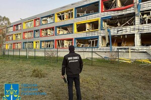 Погибший, возгорание газовых труб и пврежденная школа: последствия ночной атаки дронов в Одессе (фото, видео)