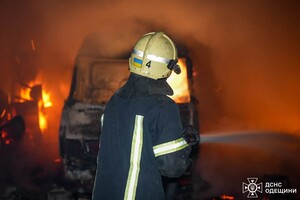 Пожар на складе в Одессе: возгорание гасили почти полсотни человек