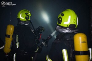 Пожар на складе в Одессе: возгорание гасили почти полсотни человек