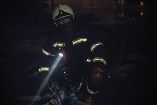 Пожар на складе в Одессе: возгорание гасили почти полсотни человек