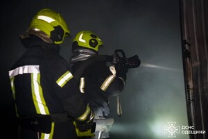 Пожар на складе в Одессе: возгорание гасили почти полсотни человек