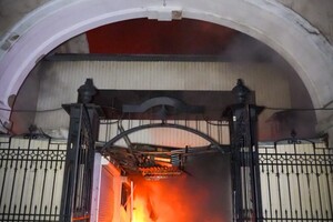 Горит Привоз, есть разрушения в историческом центре: последствия ночного удара по Одессе