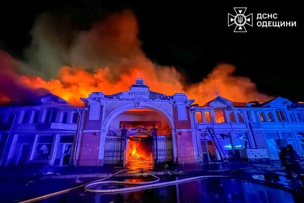 Горит Привоз, есть разрушения в историческом центре: последствия ночного удара по Одессе