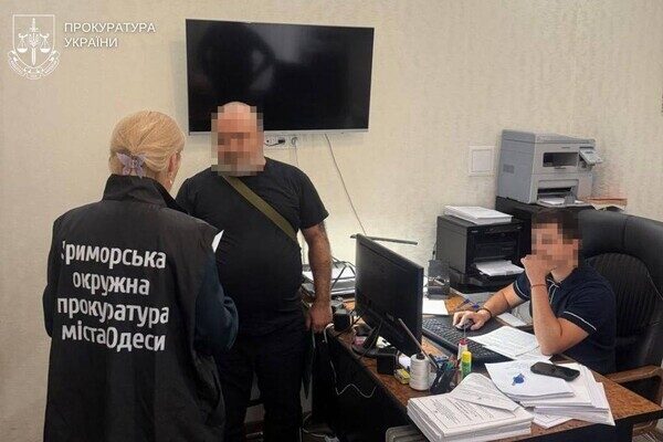 Вид на жительство за взятку: в Одессе разоблачили схему "продажи" документов Вид на жительство за взятку: в Одессе разоблачили схему "продажи" документов