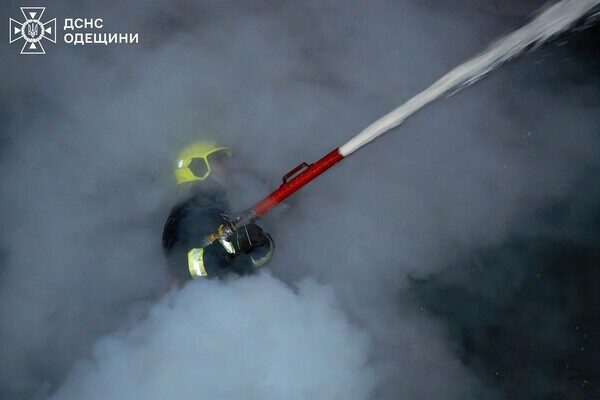 Ночной удар по Одессе: часть города без света, есть повреждение дома Ночной удар по Одессе: часть города без света, есть повреждение дома